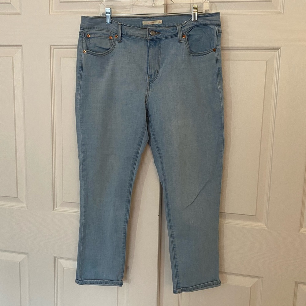 Levi’s Cropped Boyfriend Jeans
